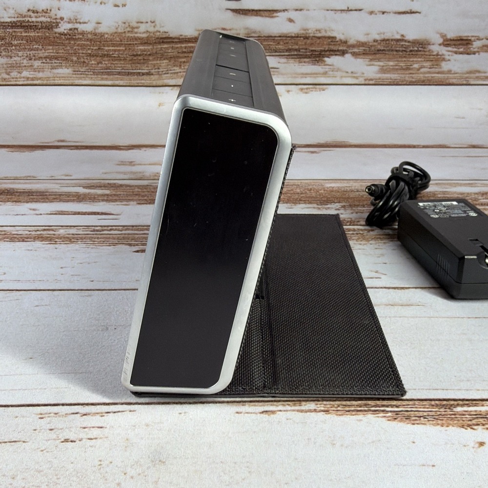Bose SoundLink Bluetooth Mobile Speaker II Silver Black 404600 w/ Charger Used - Picture 6 of 6